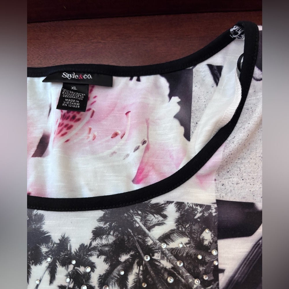 Style & CO LA Themed Graphic Tee with Fringe and sparkly gems! - Picture 6 of 16